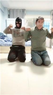 沐颜父子奴-重度鞭打/狗舌舔脏地板双视角版 JS250109-1