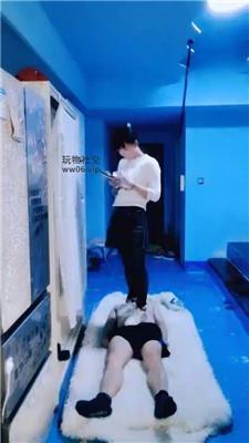 山兔莓换两双脏运动鞋踩踏 bf49222