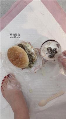 喵喵大王211女神制作黄金汉堡    250108-1