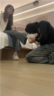 沐沐大大闺蜜观战-抽耳光/小白鞋白袜玩弄 JS250108-32