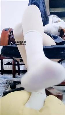 叫我女王大人进来舔靴子    250308-4