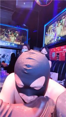 黑桃KK群S-字母圈酒吧公开调奴双视角版 bf51138