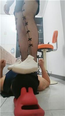 李老师小白鞋网袜全体重踩踏双视角版 JS250308-10