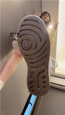 【爱秀套图】【狗哥】可爱小主-小白鞋白袜踩虐bf51147