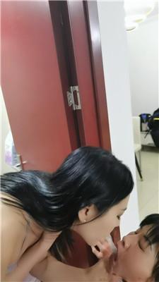 乔伊一家子奴才伺候起居双视角版 bf51106