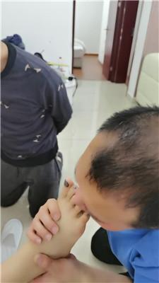 乔伊一家子奴才伺候起居双视角版 bf51106