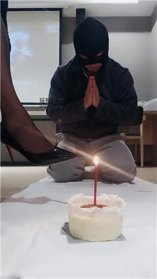 米小唐给狗过个特殊生日 JS250304-37