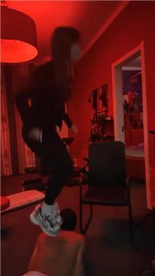 【爱秀套图】【小渔】抽耳光/运动鞋白袜踩/鞭打JS250304-38