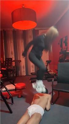 小渔抽耳光/运动鞋白袜踩/鞭打 JS250304-38