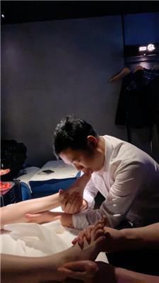 可贞当着素人技师的面调废物双视角版 JS250304-41