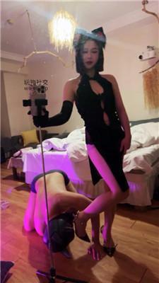 浅浅兔女郎S-铆钉高跟踩虐 bf50969