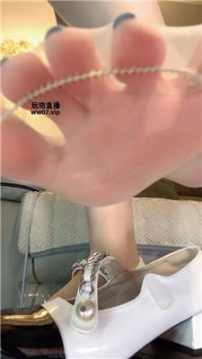 清酒女主挑鞋寸止戏耍    250313-19