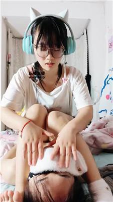 广西木木可爱小主毛巾白袜踩虐 bf51274