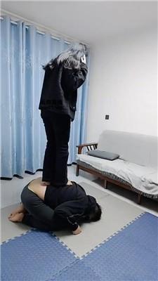 木子玉足踢踹踩踏鞭打 bf51266