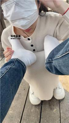 【爱秀套图】【宇王】户外遛母狗舔脚JS250311-21