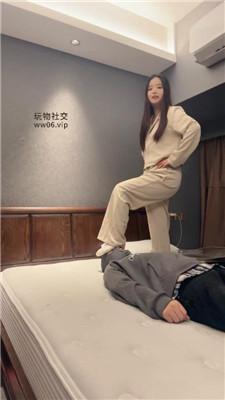 球球职场女神白袜脚踩虐 bf51502