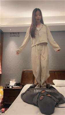 球球职场女神白袜脚踩虐 bf51502