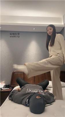 球球职场女神白袜脚踩虐 bf51502