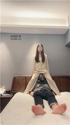 球球职场女神白袜脚踩虐 bf51502