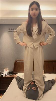 球球职场女神白袜脚踩虐 bf51502