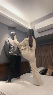 球球职场女神白袜脚踩虐 bf51502