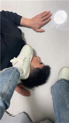 刘二狗狗舌舔脏小白鞋白袜 JS250319-17