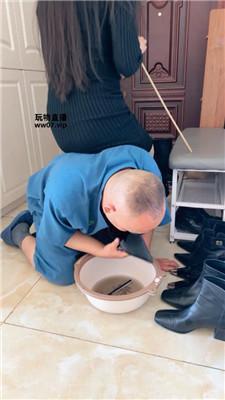 斯羽情侣主强迫狗喝刷鞋水双视角版 JS250317-42