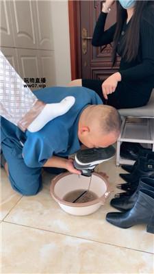 斯羽情侣主强迫狗喝刷鞋水双视角版 JS250317-42