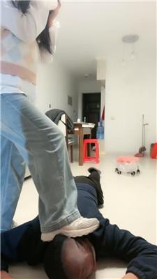 锅盖子运动鞋全体重踩踏/暴揍 JS250316-36