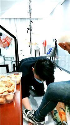 【爱秀套图】【芏筄】运动鞋踩踏-伺候主子吃饭bf51565-绳界 – 绳艺爱好者交流与分享