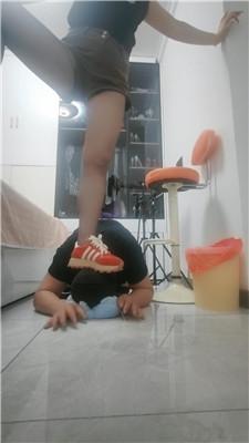 李老师运动鞋黑丝全体重踩踏双视角版 JS250324-11