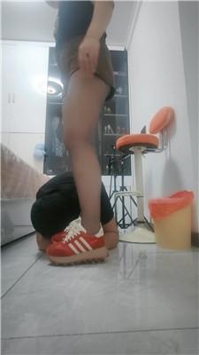 李老师运动鞋黑丝全体重踩踏双视角版 JS250324-11