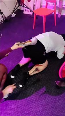 九创3S-黑丝女王轮流暴揍贱奴双视角版 JS250322-31