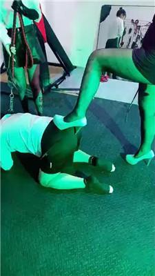 九创3S-黑丝女王轮流暴揍贱奴双视角版 JS250322-31