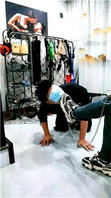 芏筄运动鞋踩踏-伺候主子吃饭 bf51565