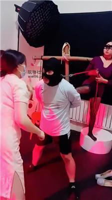 鸿运双女团SM刑房-重度群调群虐 JS250322-18
