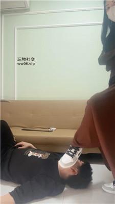 刘二狗素人S-脏鞋踩踏喂食/揪耳朵 JS250321-9