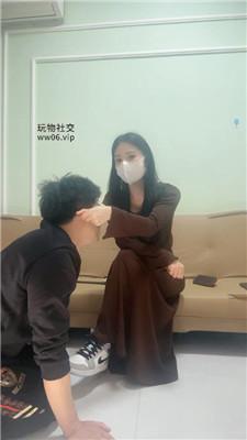 刘二狗素人S-脏鞋踩踏喂食/揪耳朵 JS250321-9