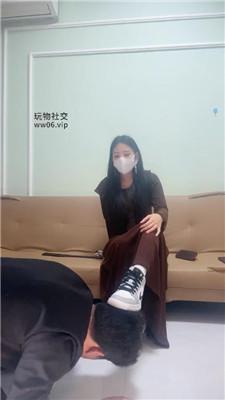 刘二狗素人S-脏鞋踩踏喂食/揪耳朵 JS250321-9