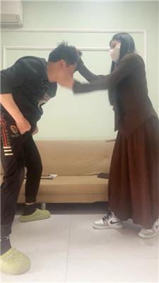 刘二狗素人S-脏鞋踩踏喂食/揪耳朵 JS250321-9