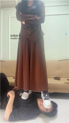 刘二狗素人S-脏鞋踩踏喂食/揪耳朵 JS250321-9