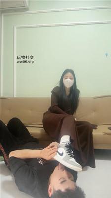 刘二狗素人S-脏鞋踩踏喂食/揪耳朵 JS250321-9