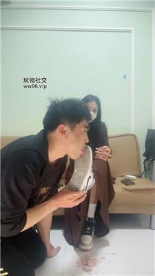 刘二狗素人S-脏鞋踩踏喂食/揪耳朵 JS250321-9