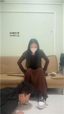 刘二狗素人S-脏鞋踩踏喂食/揪耳朵 JS250321-9