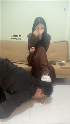 刘二狗素人S-脏鞋踩踏喂食/揪耳朵 JS250321-9