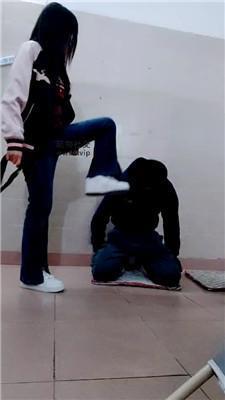 Nubias小白鞋踢踹-鞭打耳光  JS250320-4