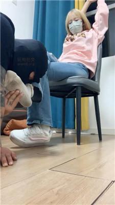 拉面超脏运动鞋白袜踩踏气味辱 bf51541