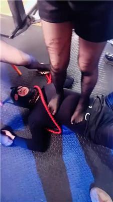 鸿运双女团双S-骑狗背重度暴揍虐打 bf51527