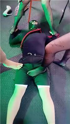 鸿运双女团双S-骑狗背重度暴揍虐打 bf51527