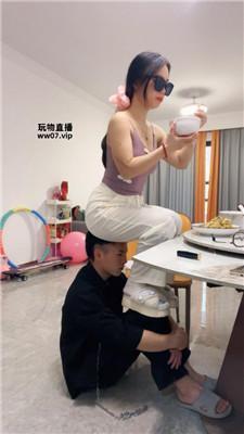 南月女神物化家具奴-伺候吃饭 bf51730